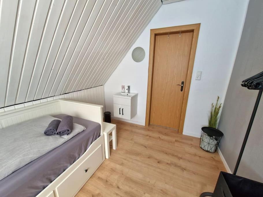 Gemuetliche Wohnung Direkt Am Kuestenkanal! Wardenburg Esterno foto