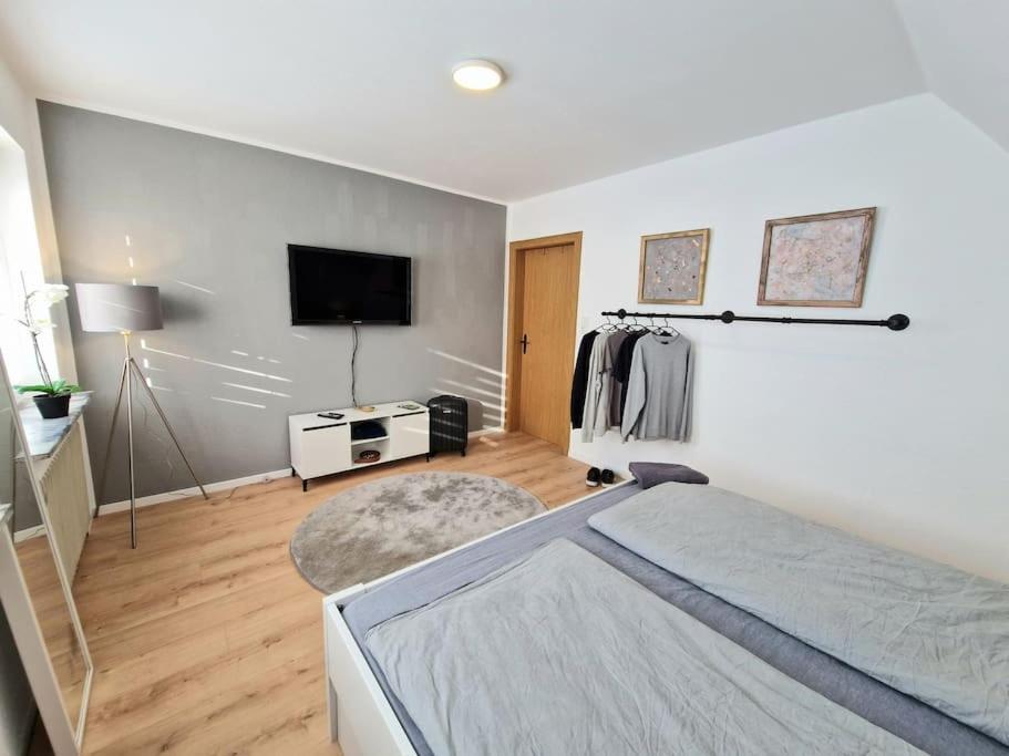 Gemuetliche Wohnung Direkt Am Kuestenkanal! Wardenburg Esterno foto