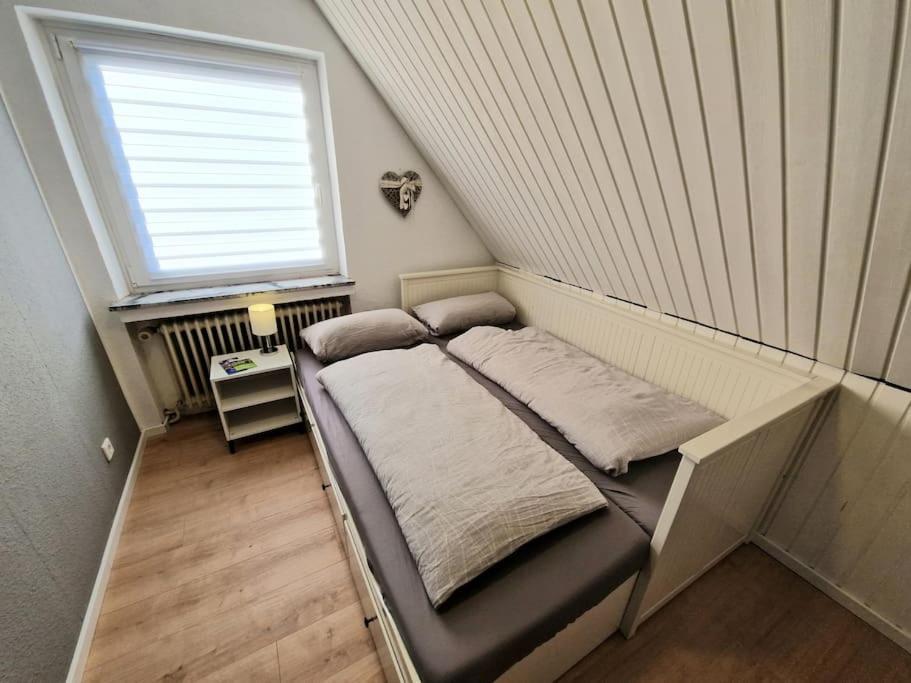 Gemuetliche Wohnung Direkt Am Kuestenkanal! Wardenburg Esterno foto